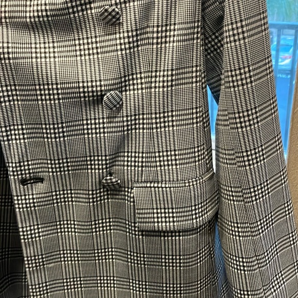 Black and White Plaid Blazer - Picture 4 of 10